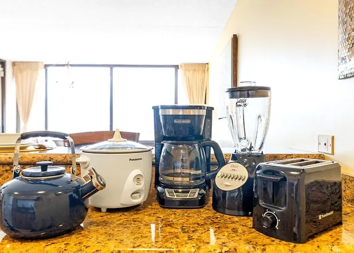 Stunning Mountain View Condo, Near Beach With Parking
